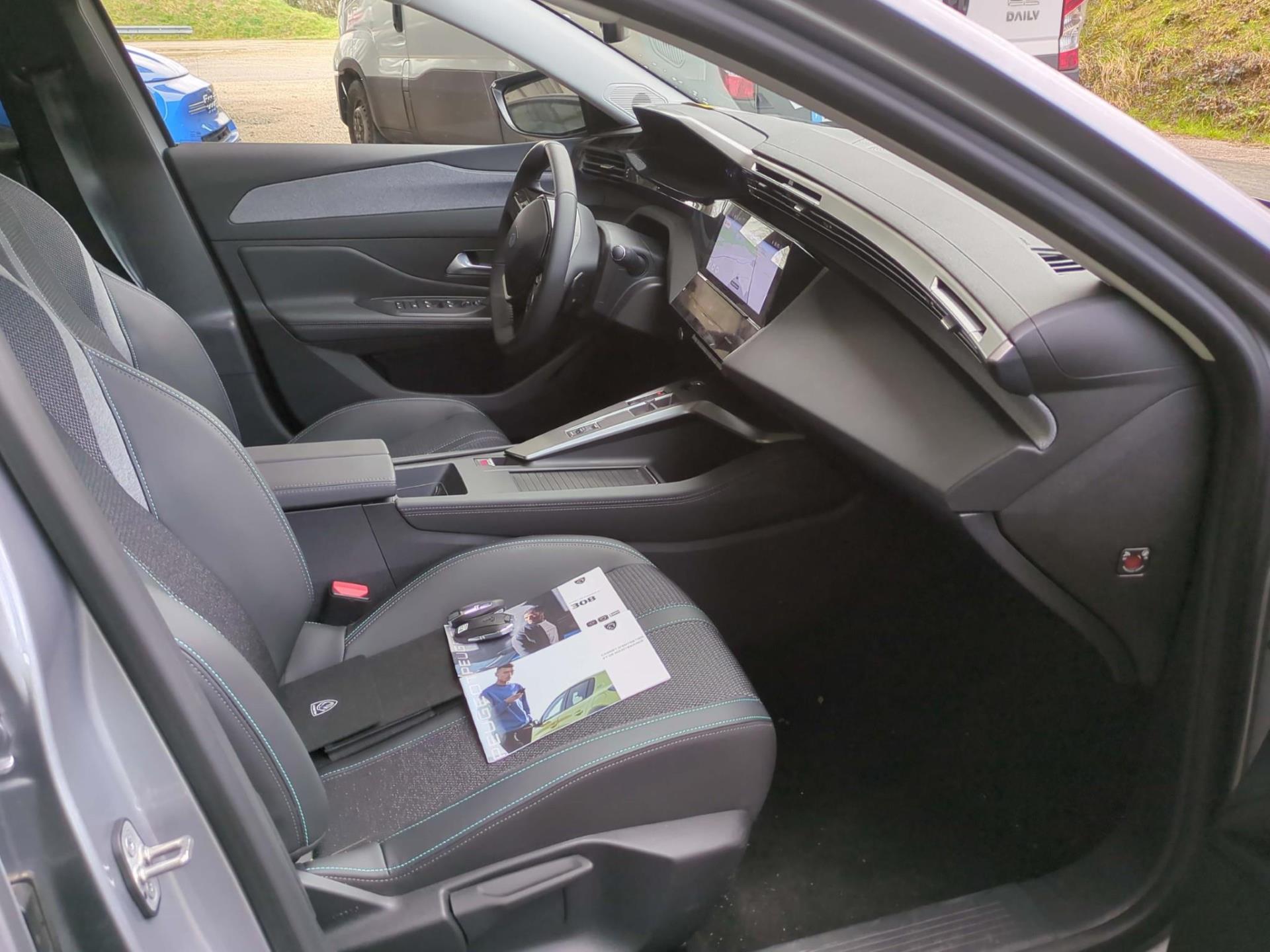 Peugeot 308 PHEV 180 e-EAT8 Allure 2024