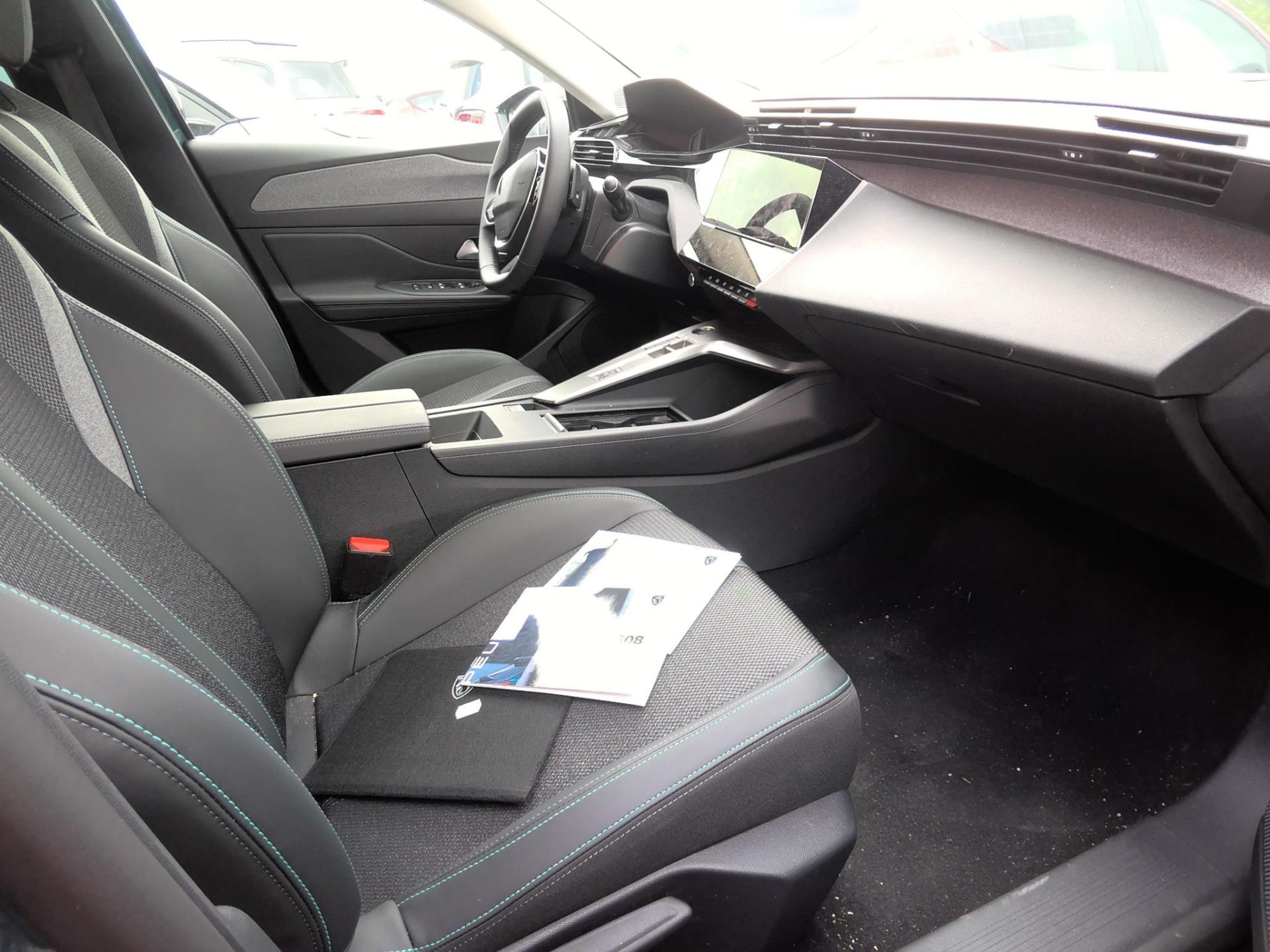 Peugeot 308 SW Hybrid 136 e-DCS6 Allure 2025
