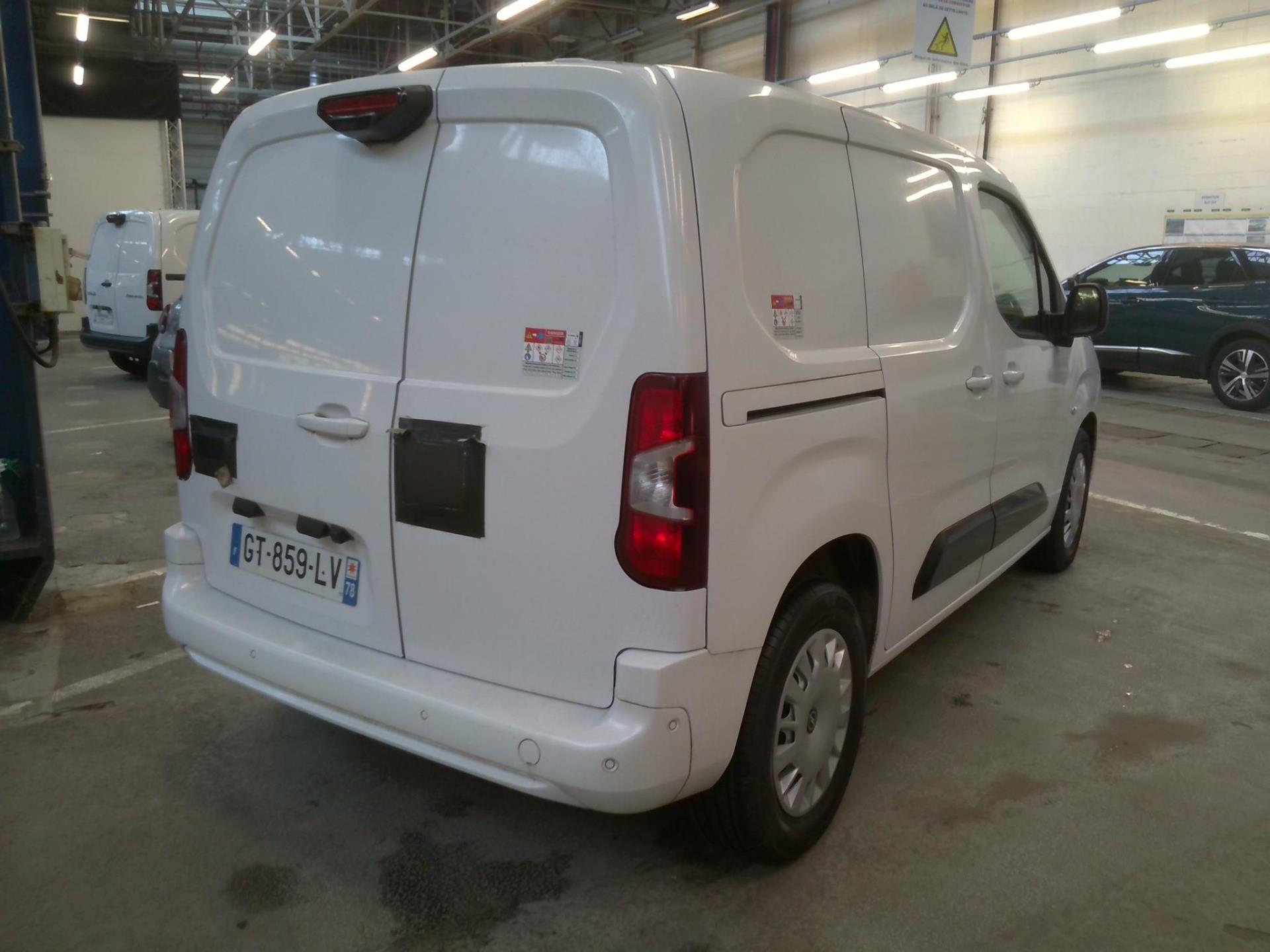 Opel COMBO-E CARGO M 800 KG ELECTRIQUE 100 KW BATTERIE 51 KWH 2024