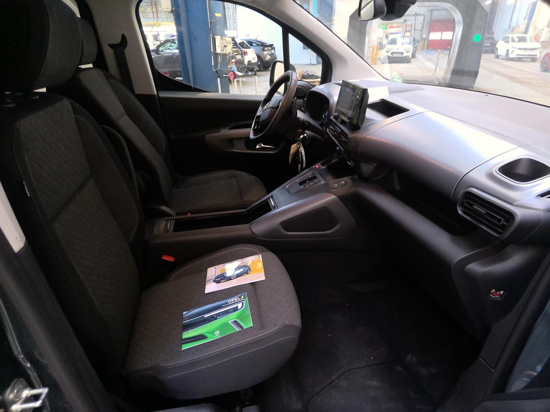 Opel E-Combo Life Taille M 136 ch 100 kW Batterie 54 kWh Elegance Pack 2024