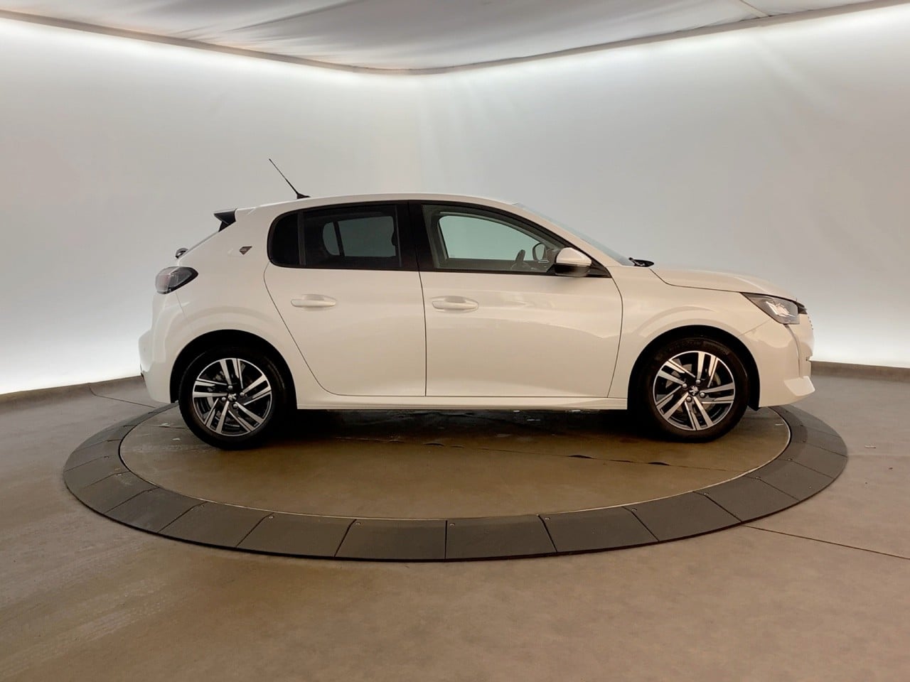 Peugeot 208 PureTech 100 S&S BVM6 Roadtrip 2021