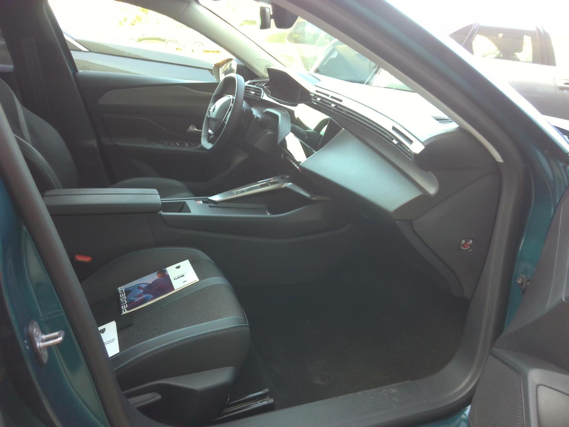 Peugeot 408 Hybrid 145 e-DCS6 Allure 2025