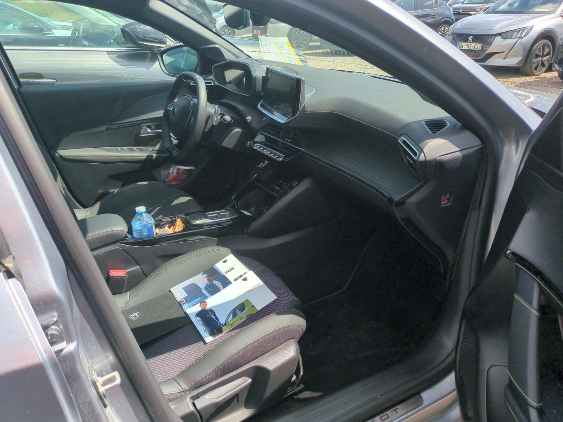 Peugeot 208 Hybrid 136 e-DCS6 GT 2024