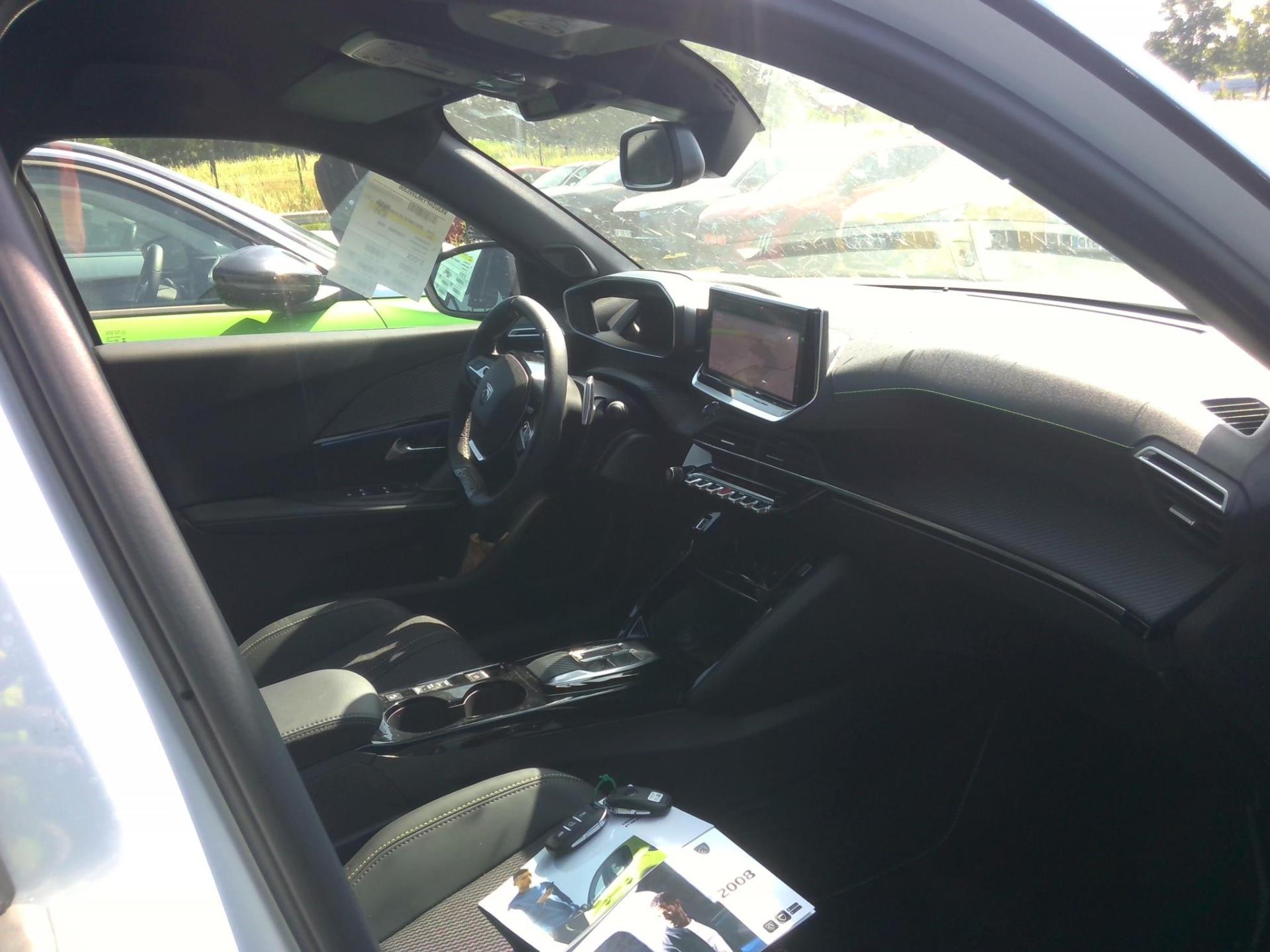 Peugeot 2008 Hybrid 136 e-DCS6 GT 2025