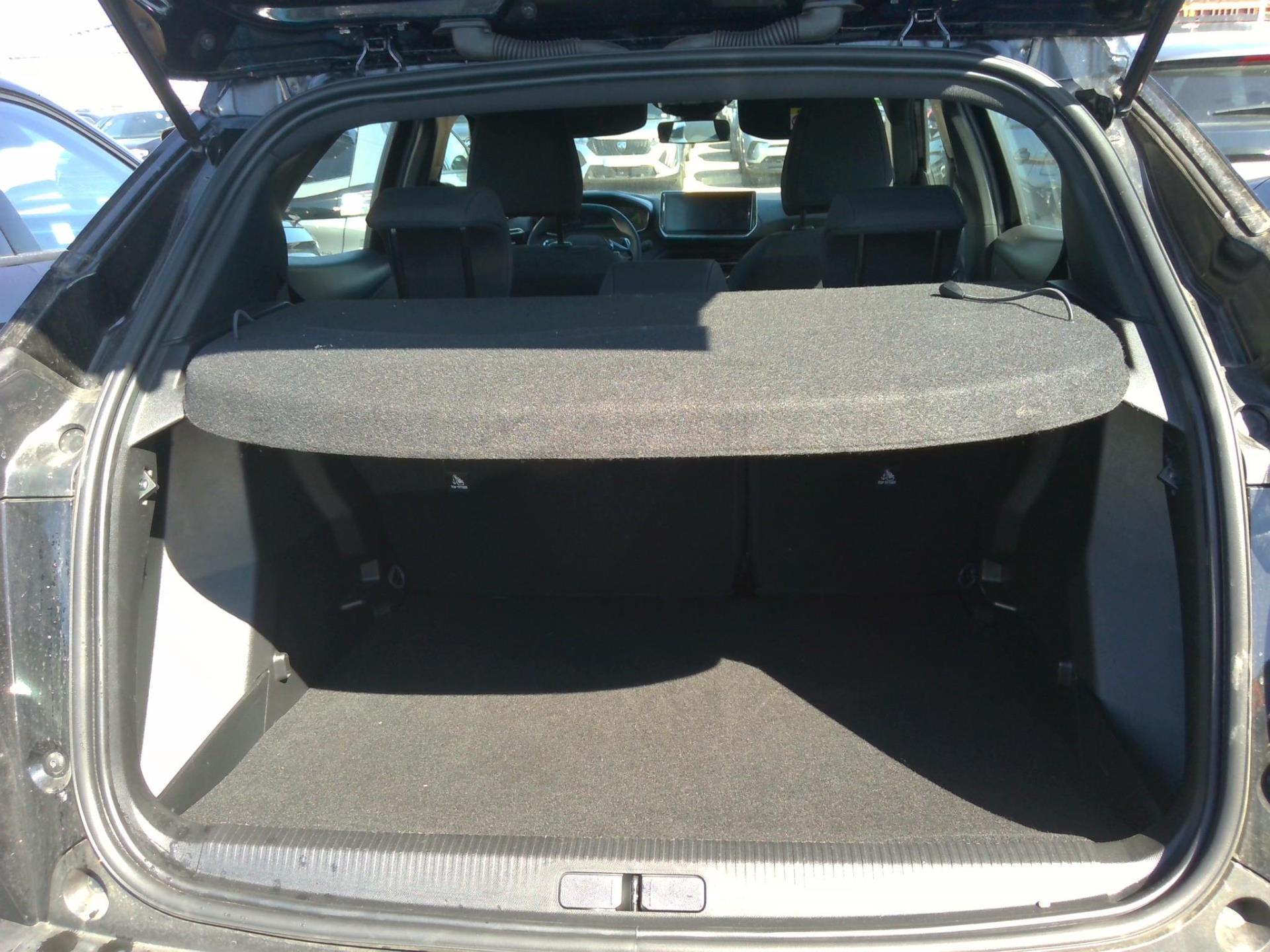 Peugeot 2008 Hybrid 136 e-DCS6 Style 2025