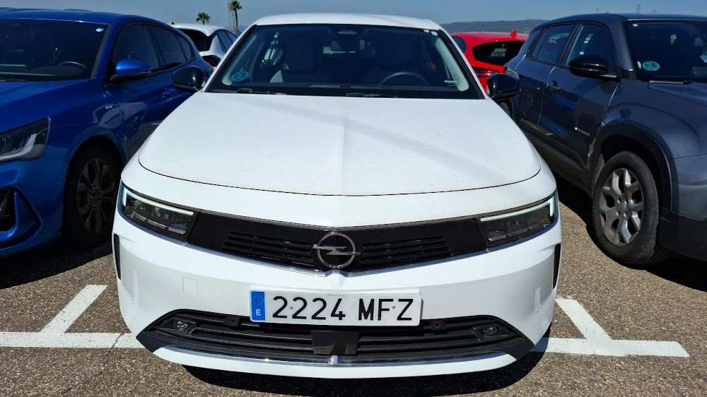 Opel Astra Nuevo Astra 5P Edition 1.2T XHT MT6 S/S 130 HP (96kW)