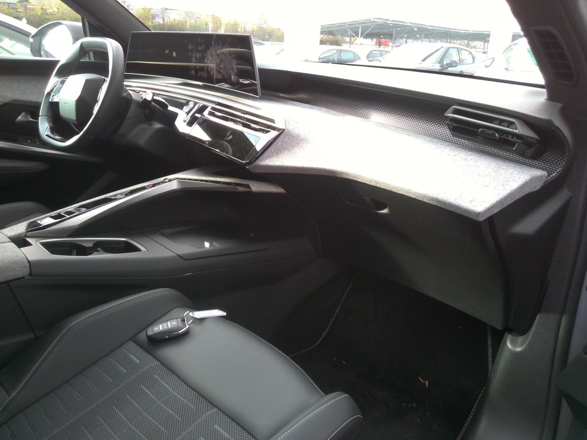 Peugeot 5008 Hybrid 136 e-DCS6 GT 2025