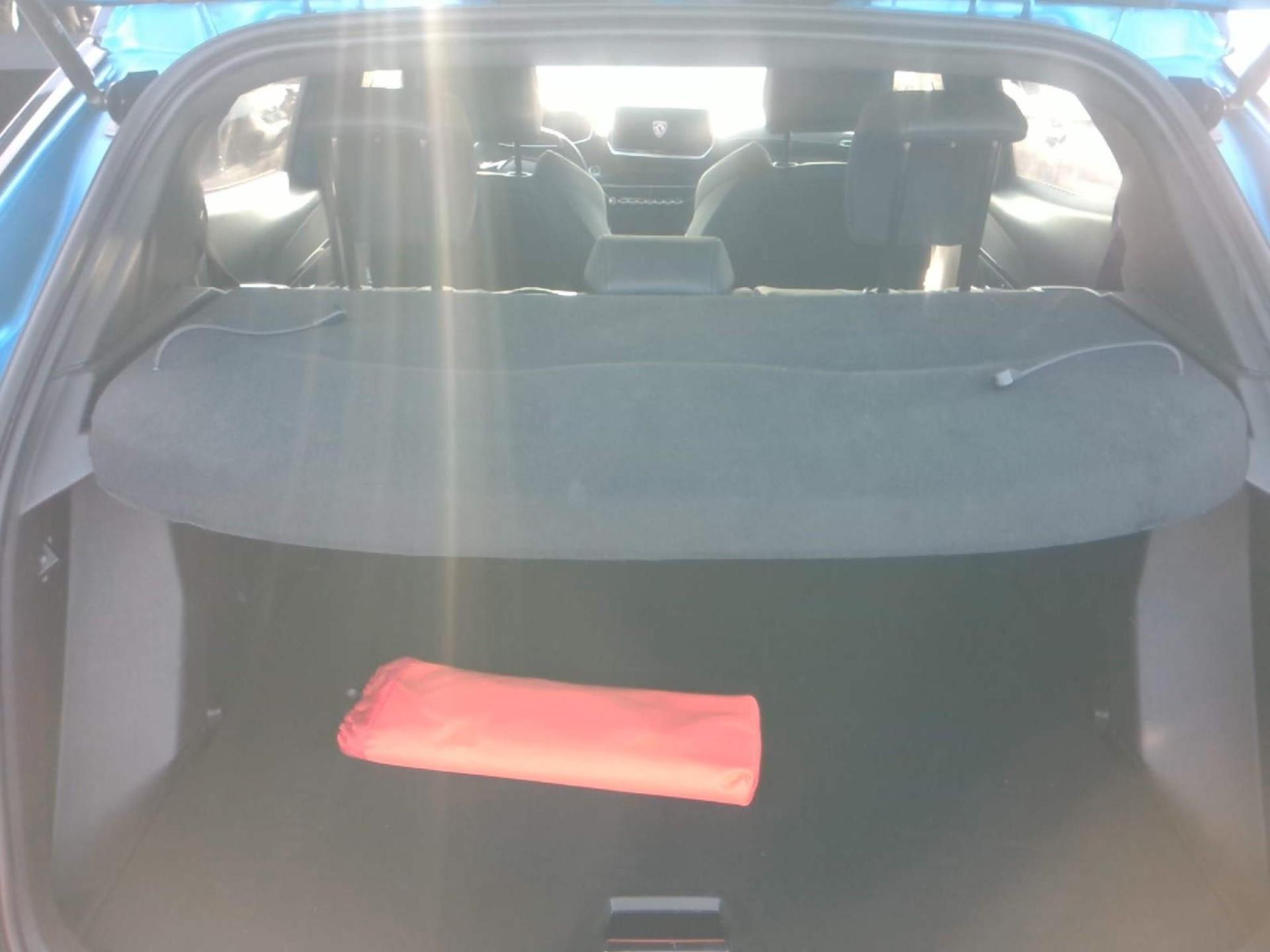 Peugeot 2008 Hybrid 136 e-DCS6 GT 2025
