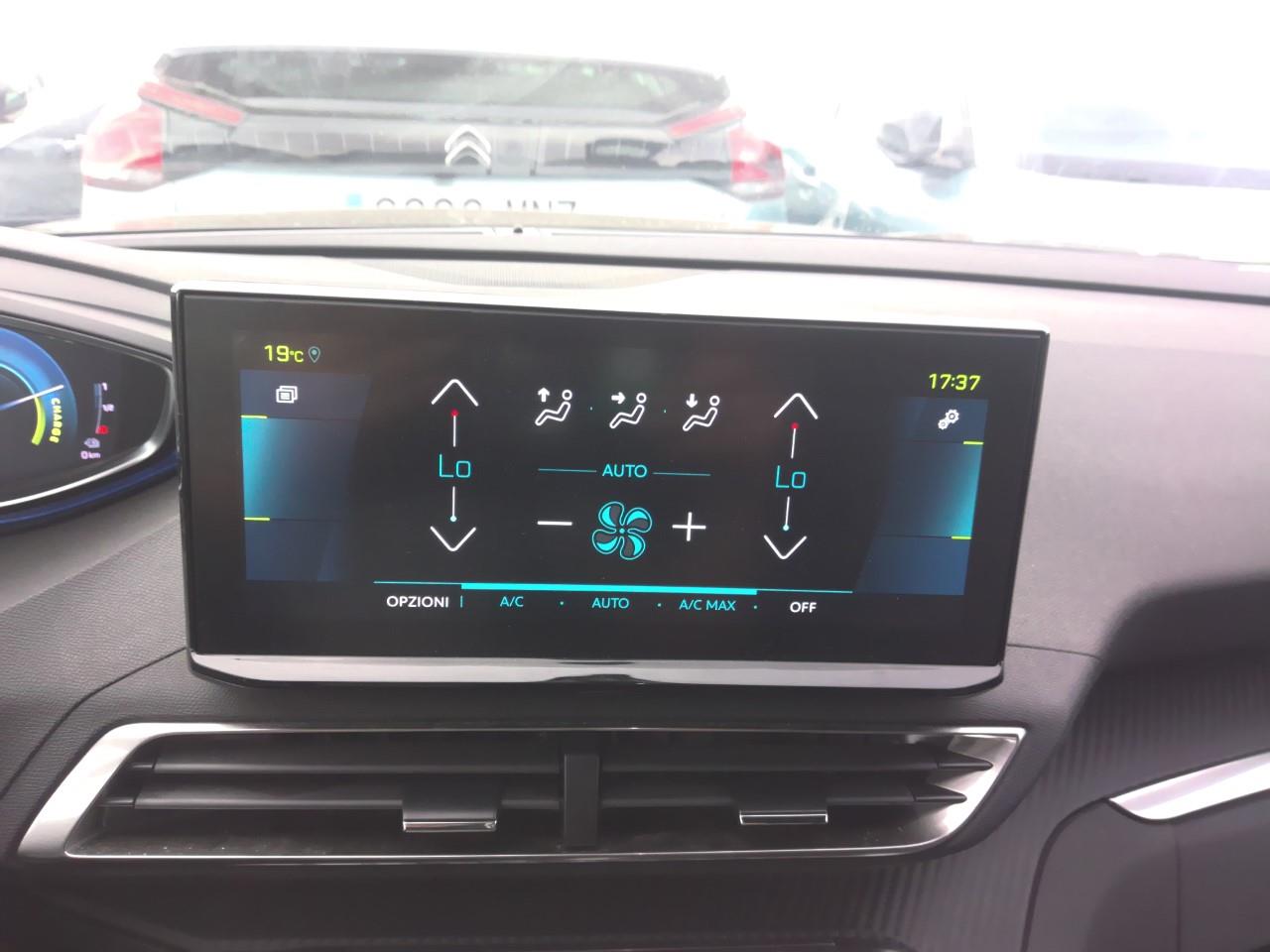 Foto Peugeot 3008 Plug-in Hybrid 8
