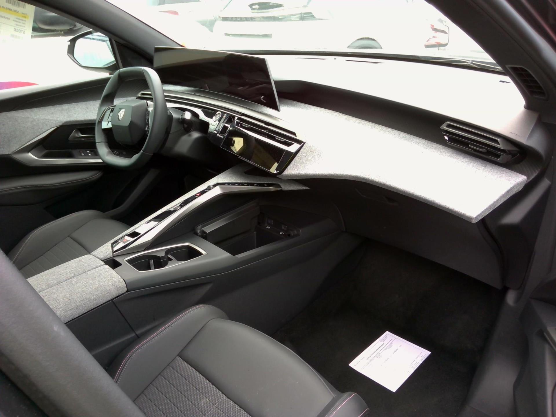 Peugeot 3008 Hybrid 136 e-DCS6 Allure 2024