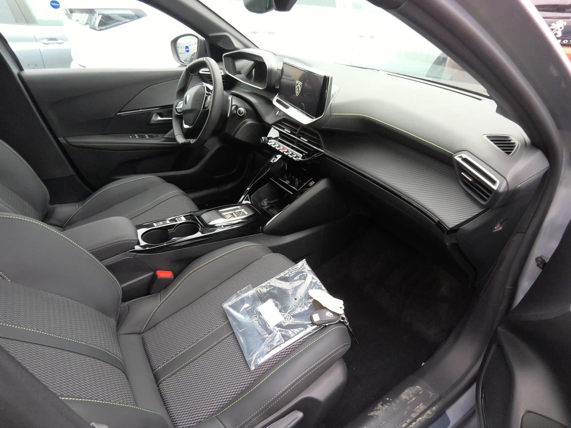 Peugeot 208 Hybrid 136 e-DCS6 GT 2024