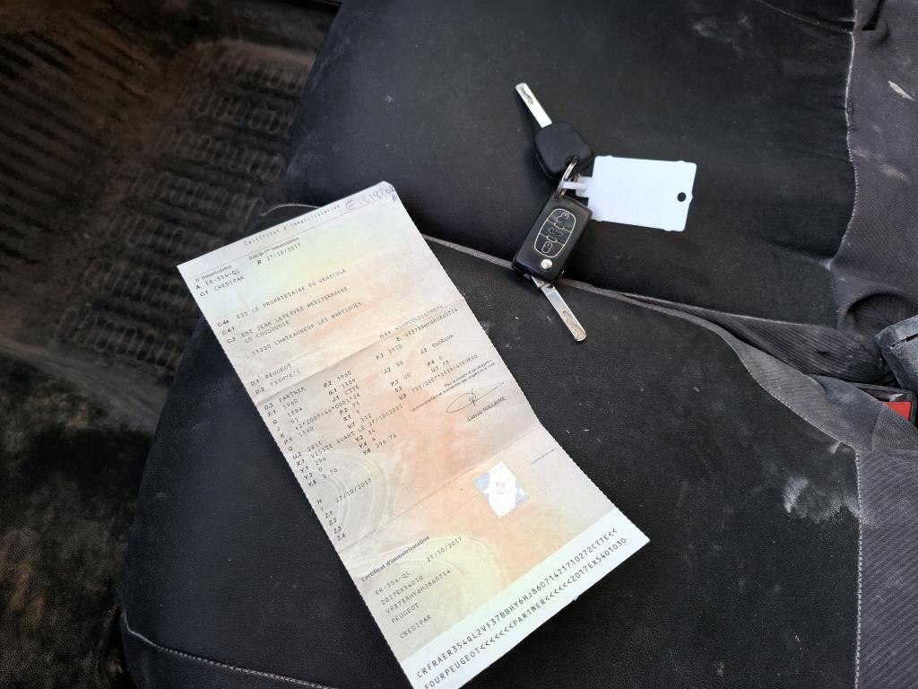 Peugeot PARTNER FOURGON STANDARD 1.6 BLUEHDI 100 BVM5 PREMIUM 2017