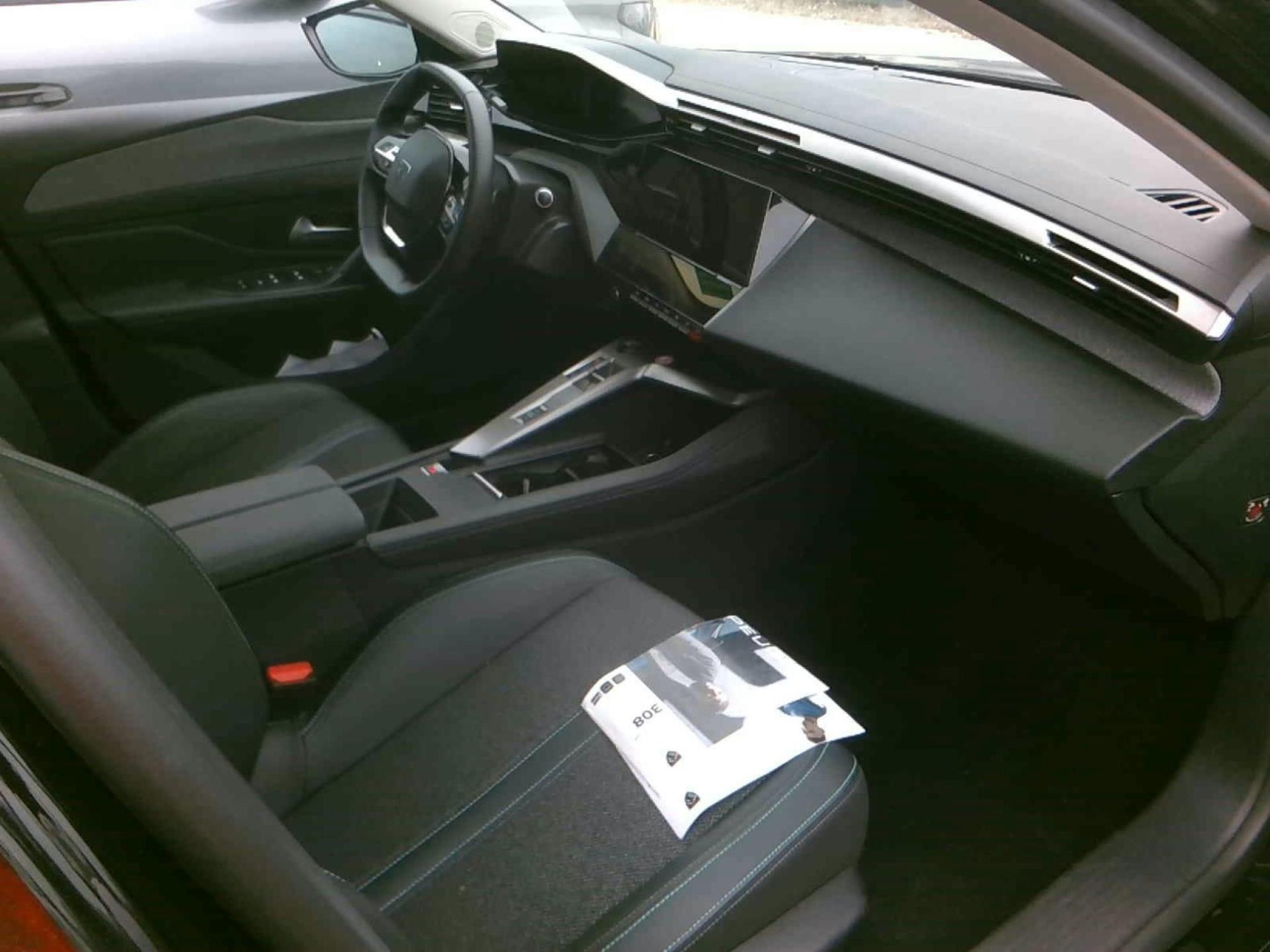 Peugeot 308 PHEV 180 e-EAT8 Allure 2024