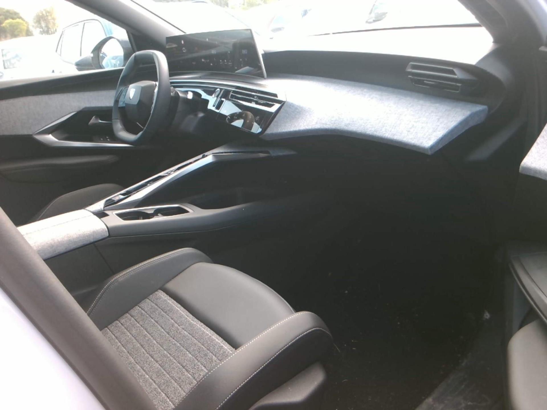 Peugeot 5008 Hybrid 136 e-DCS6 Allure 2025