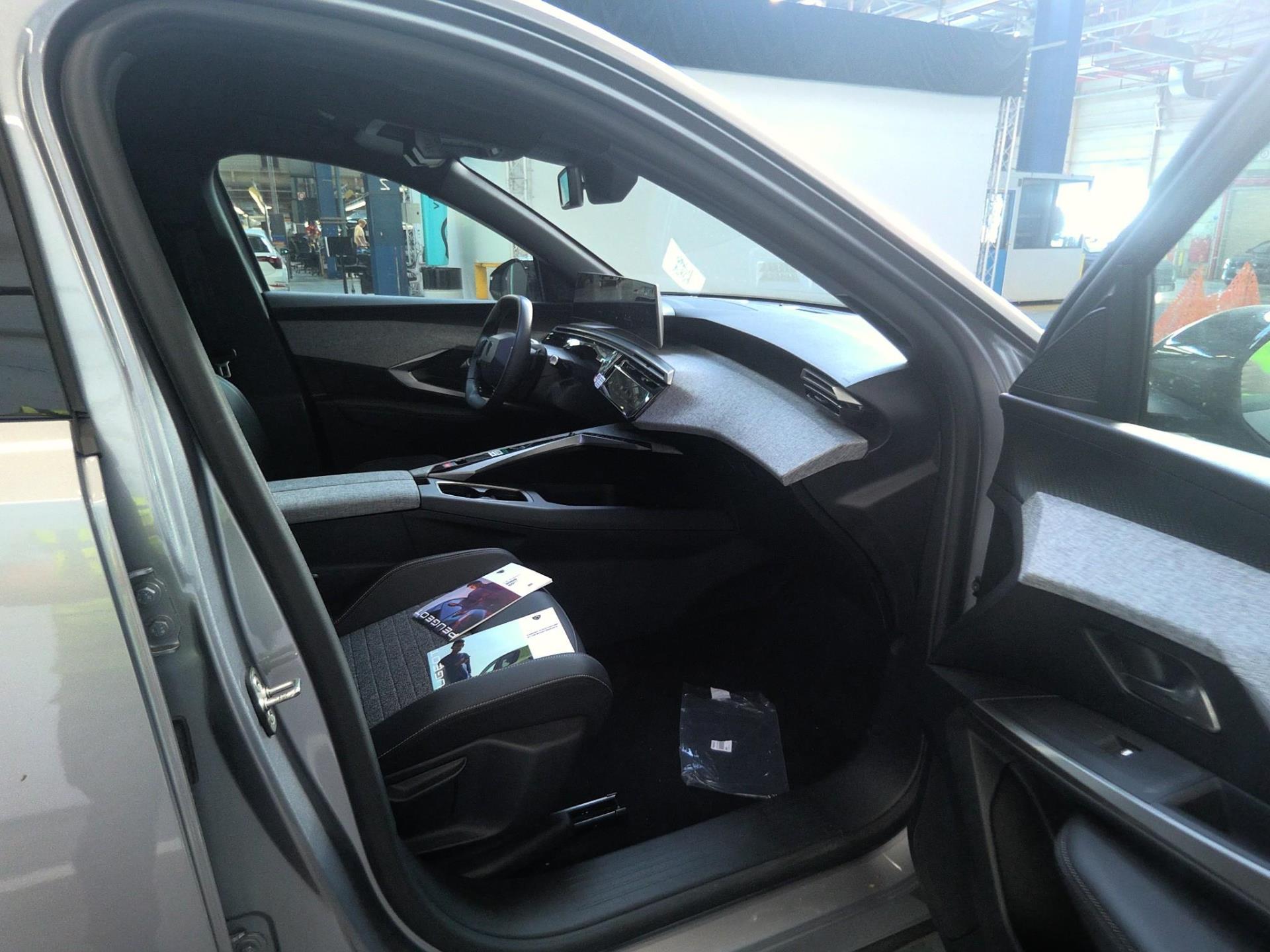 Peugeot 3008 Hybrid 145 e-DCS6 Allure 2025