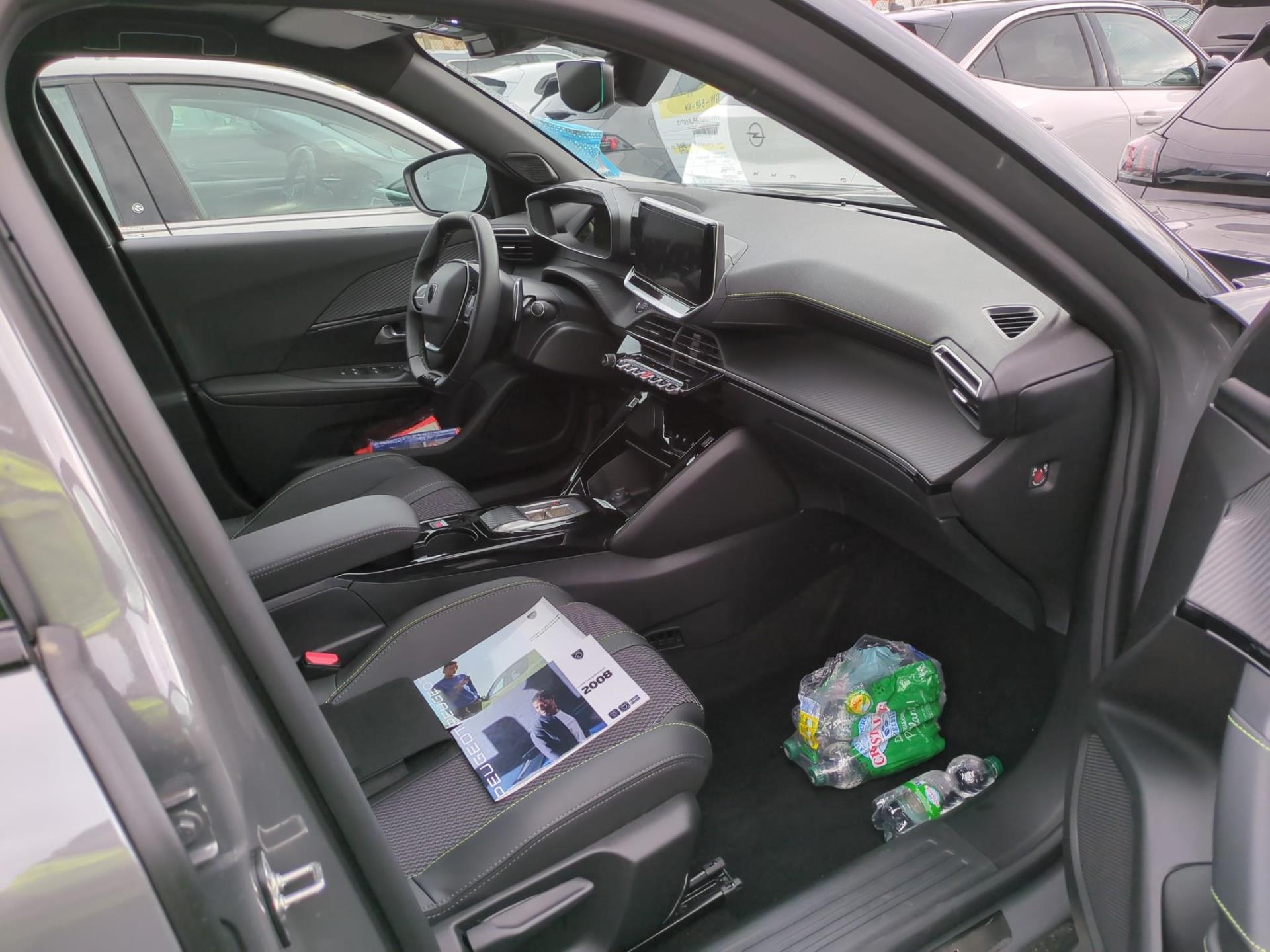 Peugeot 2008 Hybrid 136 e-DCS6 GT 2024
