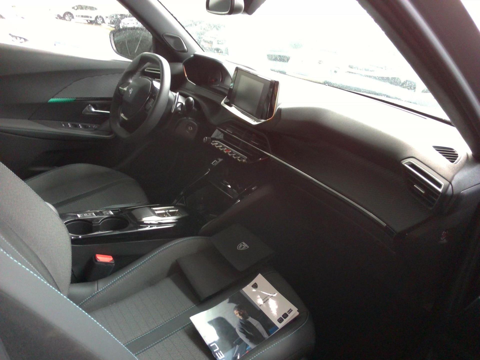 Peugeot 2008 BlueHDi 130 S&S EAT8 Allure 2023