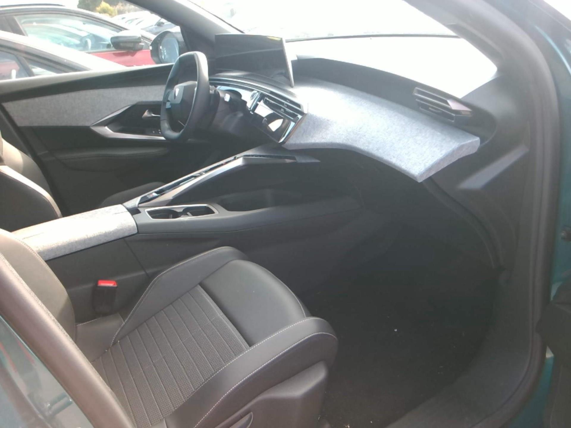 Peugeot 5008 Hybrid 136 e-DCS6 Allure 2024