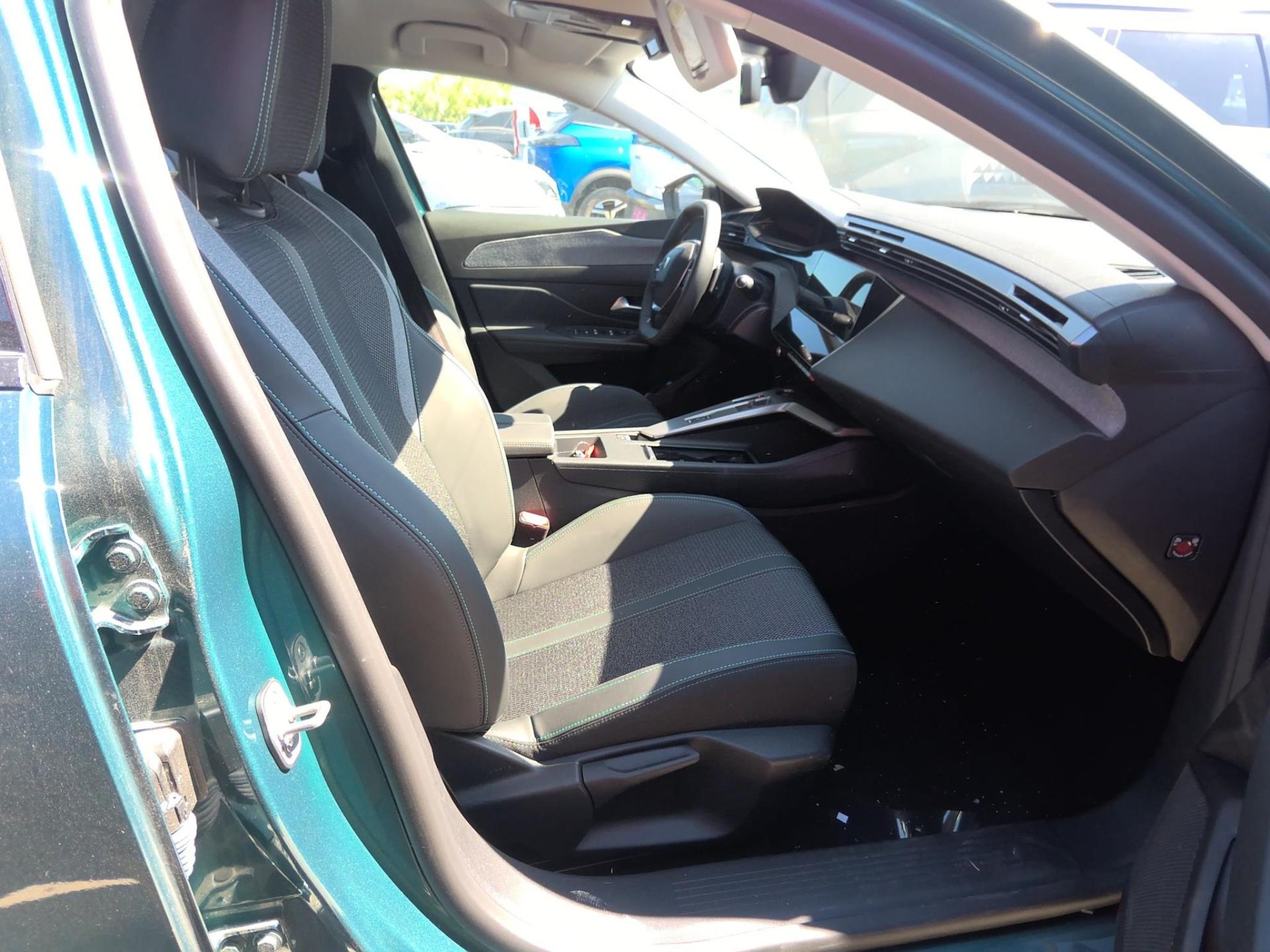 Peugeot 308 SW Hybrid 136 e-DCS6 Allure 2025
