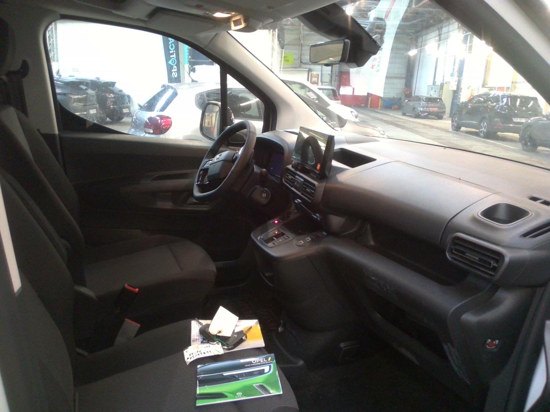 Opel COMBO-E CARGO M 800 KG ELECTRIQUE 100 KW BATTERIE 51 KWH 2024