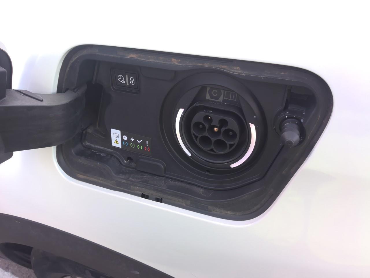 Foto Peugeot 3008 Hybrid 9