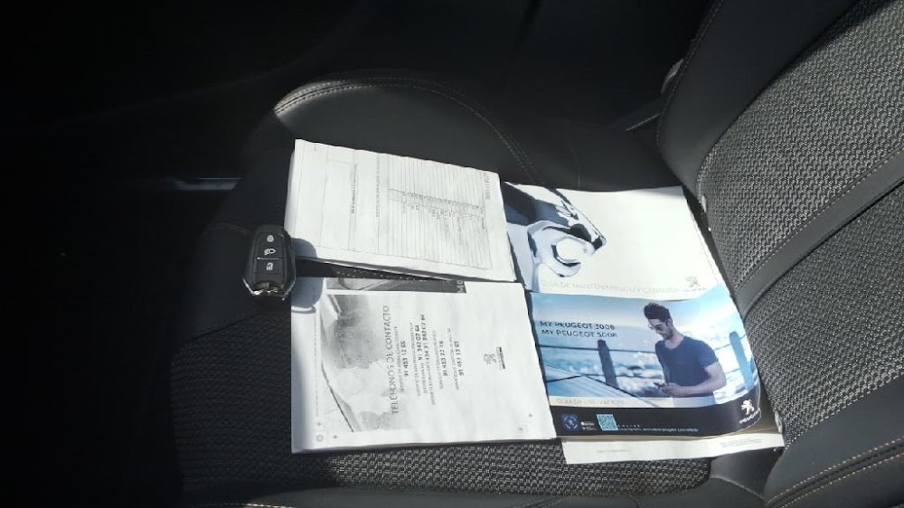 Foto Peugeot 3008 Hybrid 8