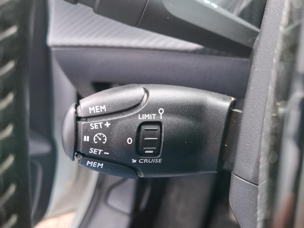 Peugeot 208 BLUEHDI 100 S&S BVM6 PREMIUM PACK 2021