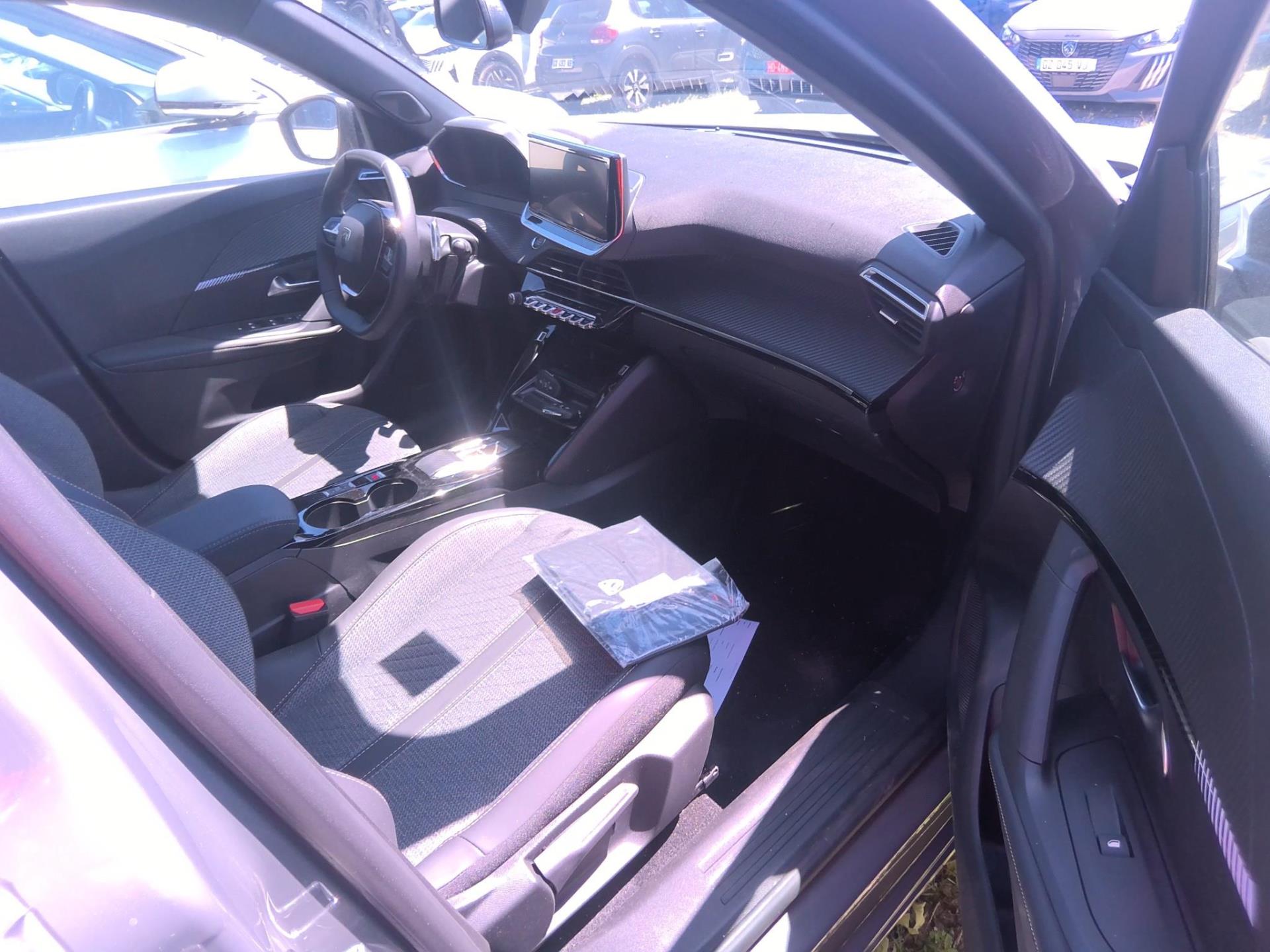 Peugeot 2008 Hybrid 145 e-DCS6 Allure 2025
