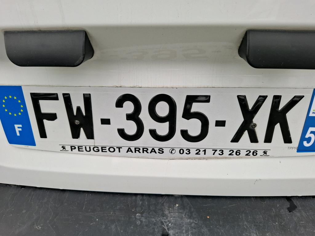 Peugeot PARTNER FOURGON STANDARD 650 KG BLUEHDI 130 S&S EAT8 ASPHALT 2021