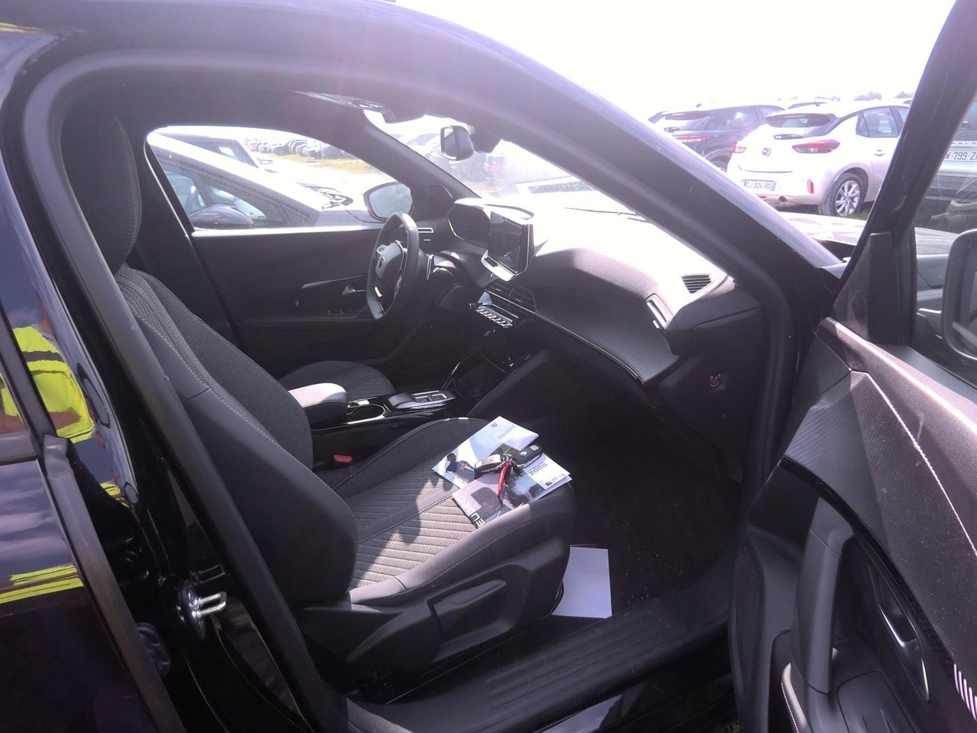 Peugeot 2008 Hybrid 136 e-DCS6 Allure 2025
