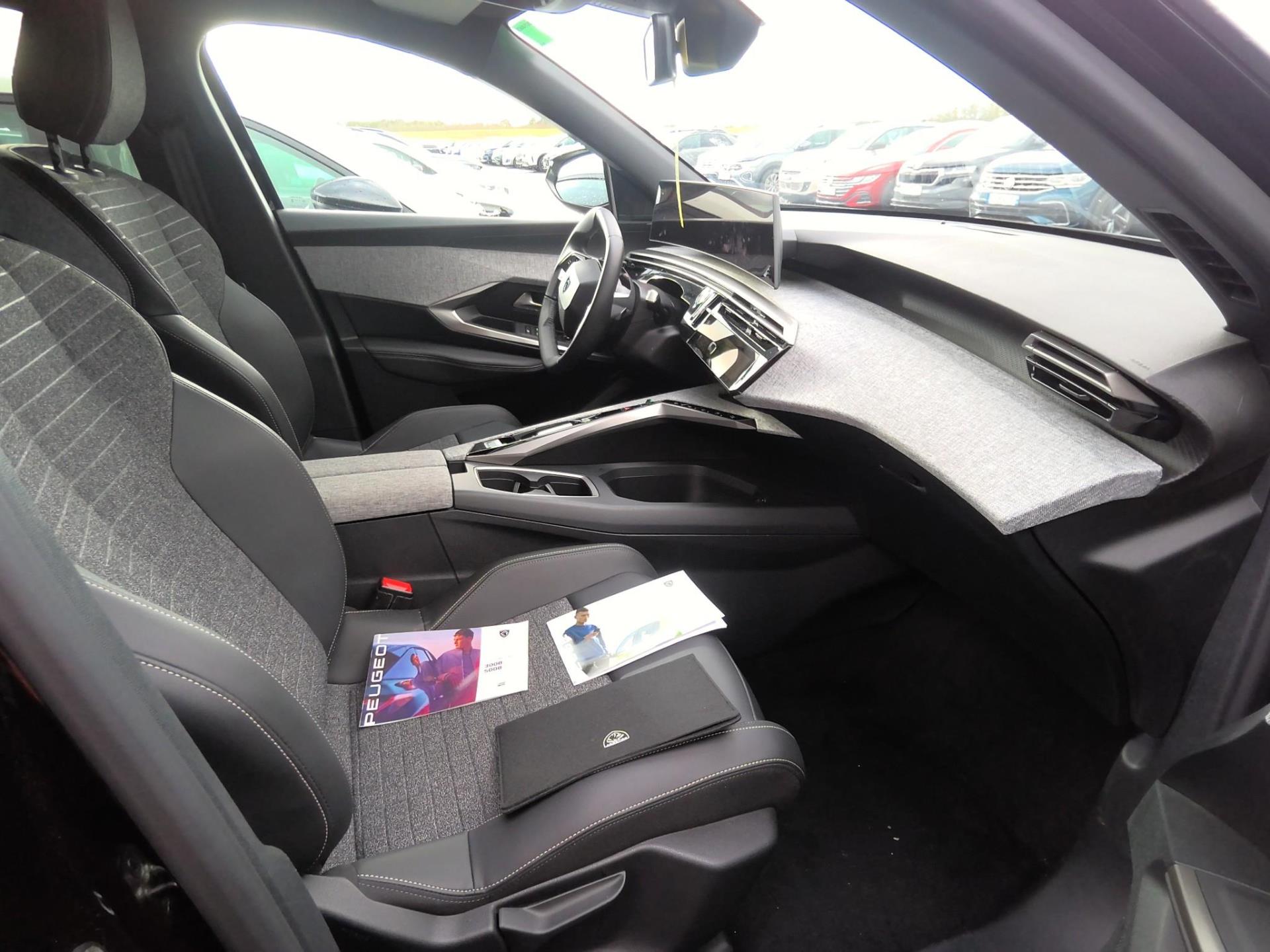 Peugeot 5008 Hybrid 136 e-DCS6 Allure 2025