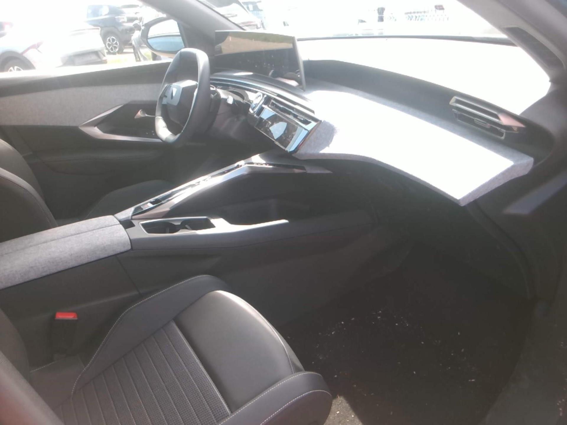 Peugeot 5008 Hybrid 136 e-DCS6 Allure 2024
