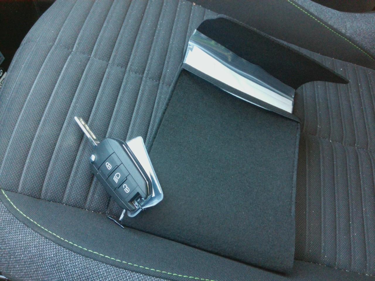 Foto Peugeot 208 8