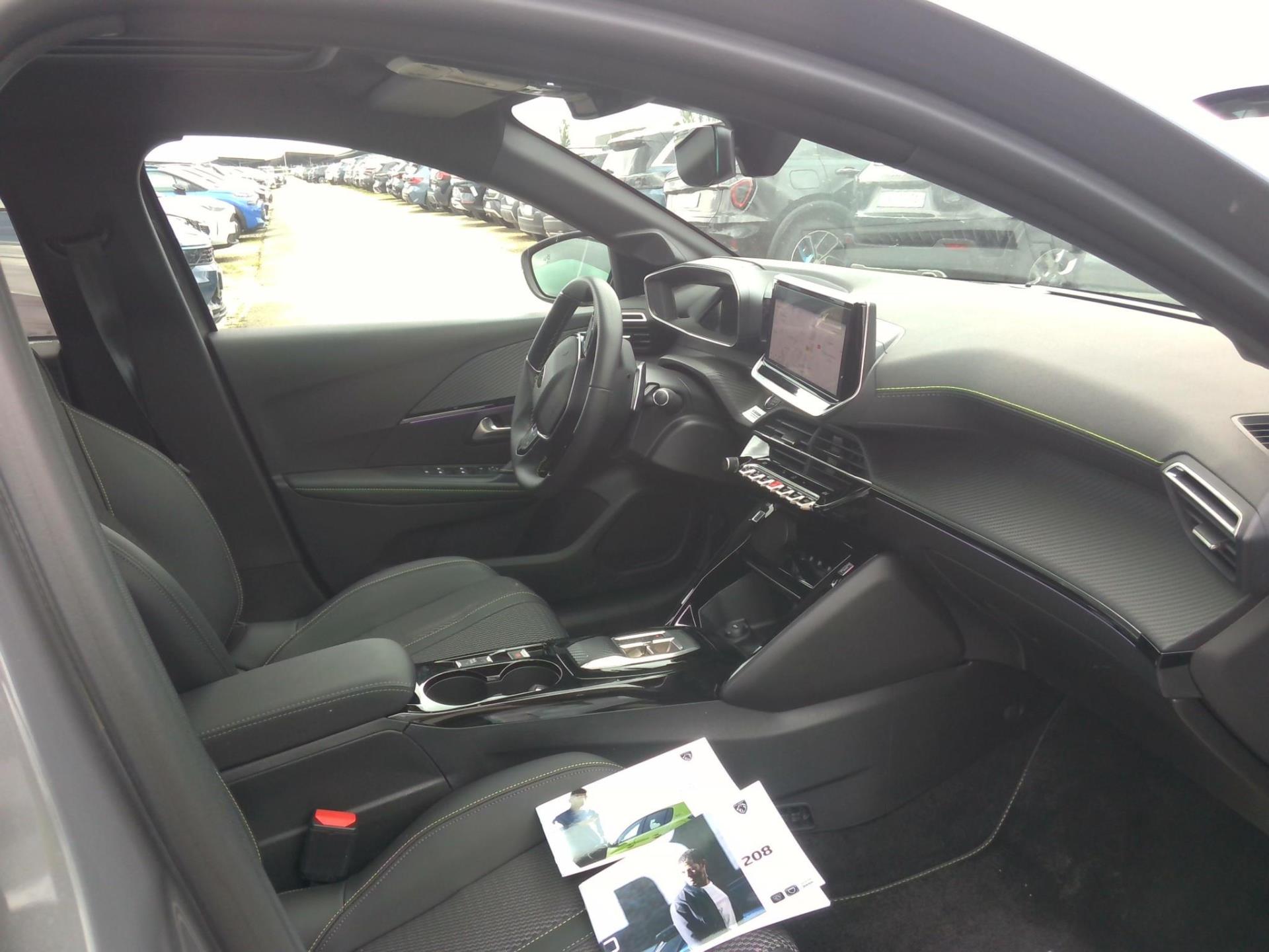 Peugeot 208 Hybrid 136 e-DCS6 GT 2024