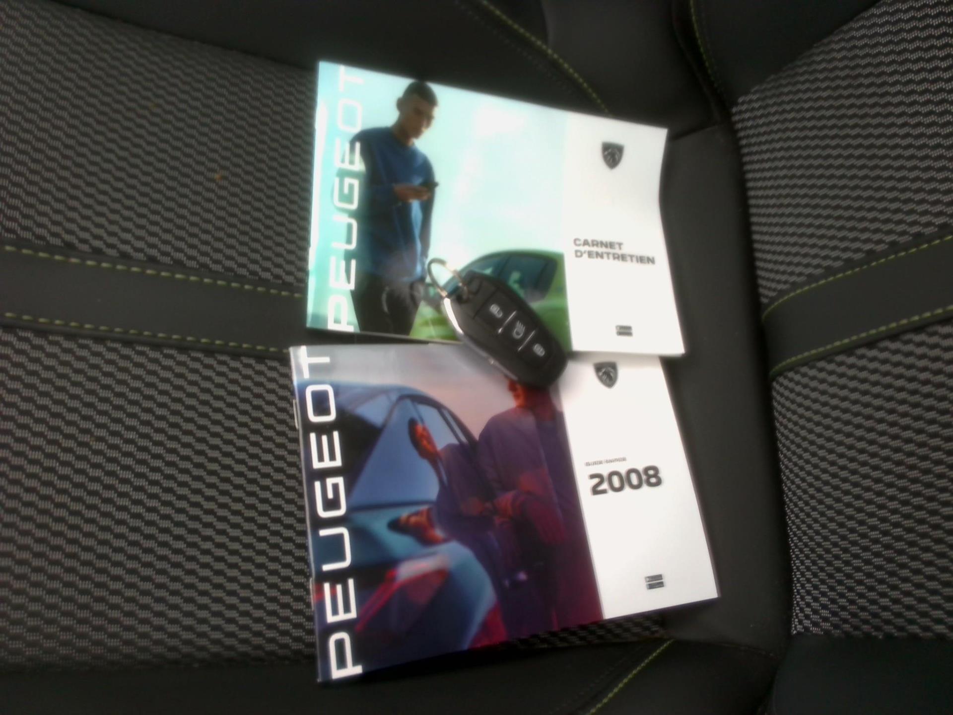 Peugeot 2008 Hybrid 145 ch e-DCS6 GT 2026