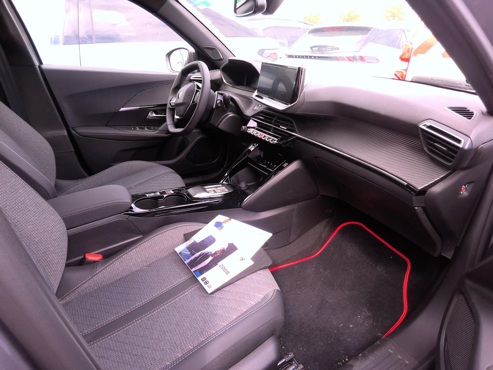 Peugeot 2008 Hybrid 145 e-DCS6 Allure 2025