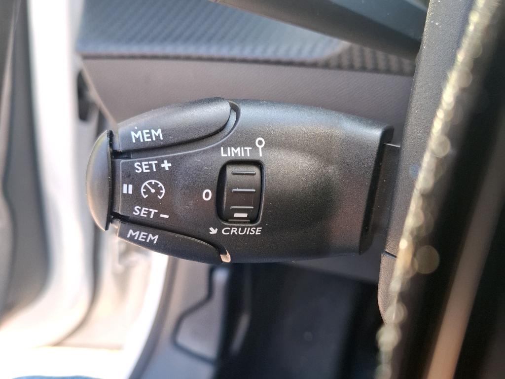 Peugeot 208 BlueHDi 100 S&S BVM6 Allure Pack 2022