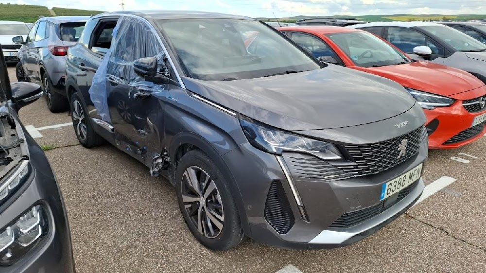 Foto Peugeot 3008 Hybrid 8