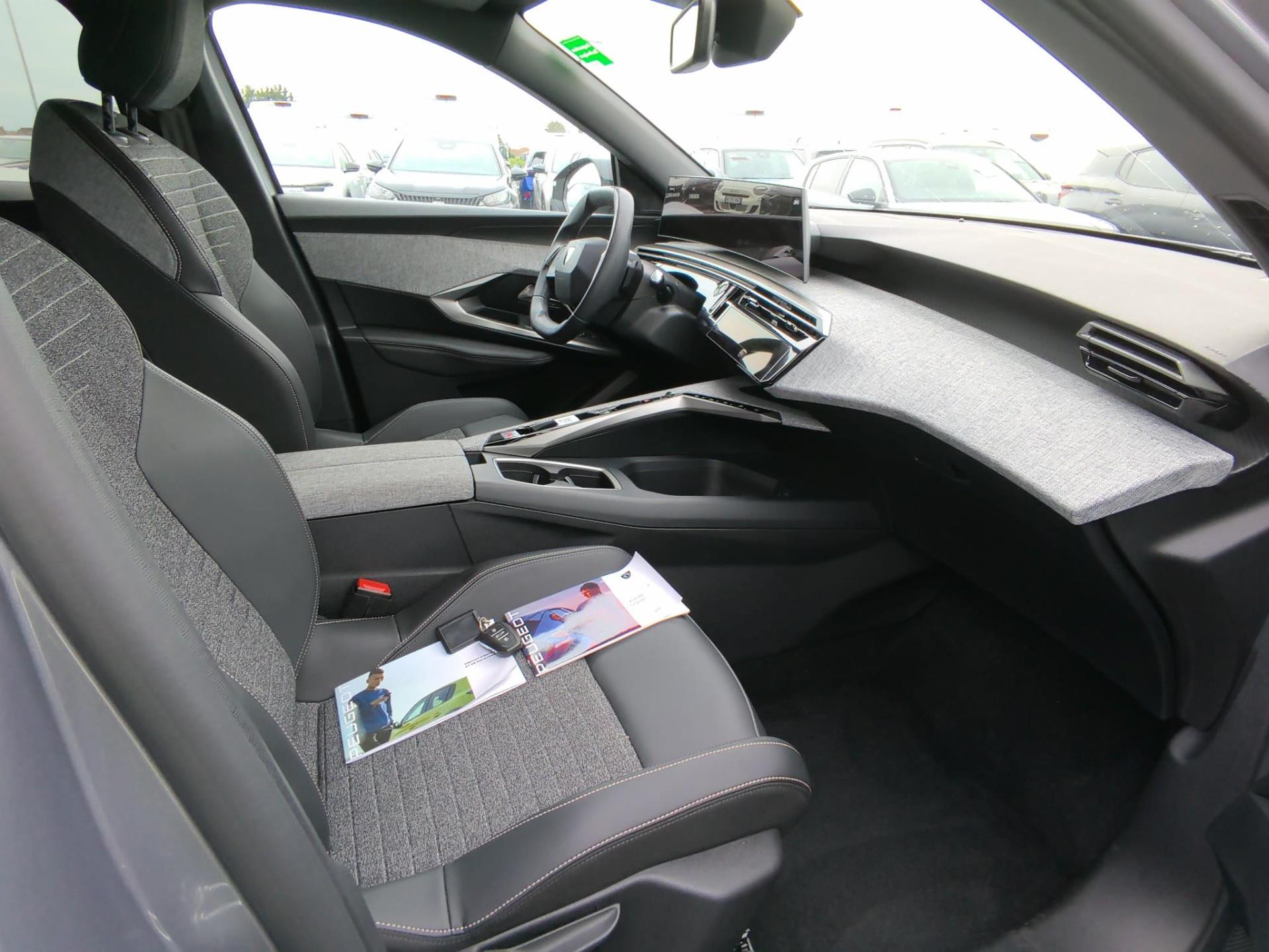 Peugeot 3008 Hybrid 136 e-DCS6 Allure 2025