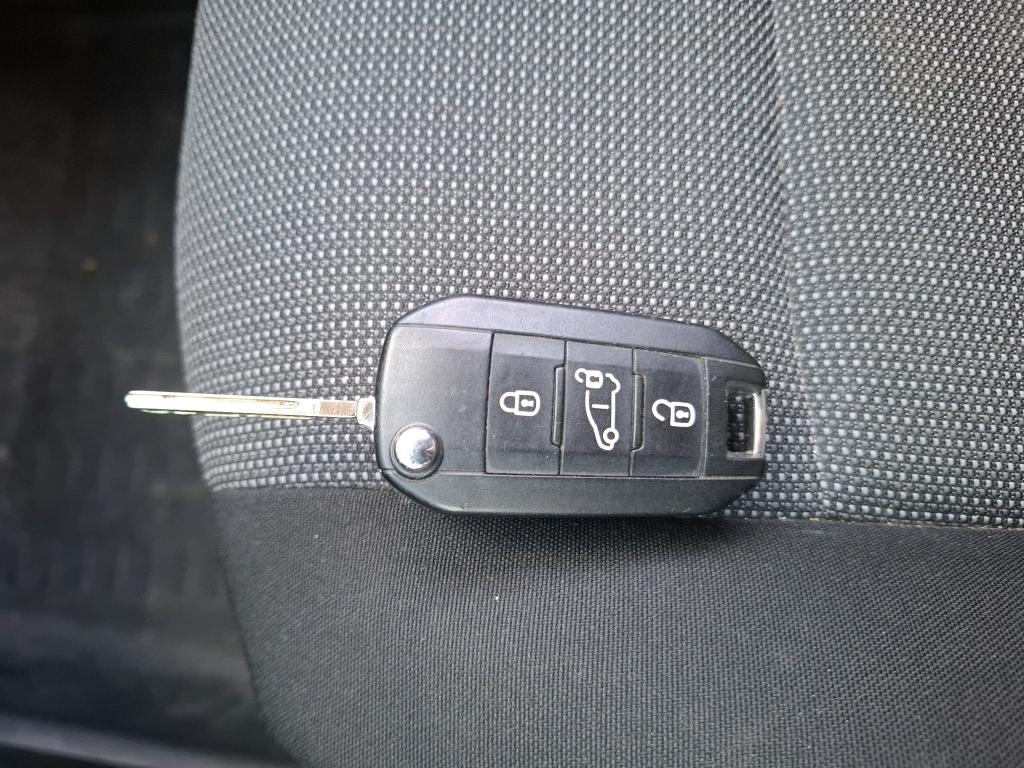 Peugeot PARTNER FOURGON STANDARD 650 KG BLUEHDI 75 BVM5 PREMIUM 2020