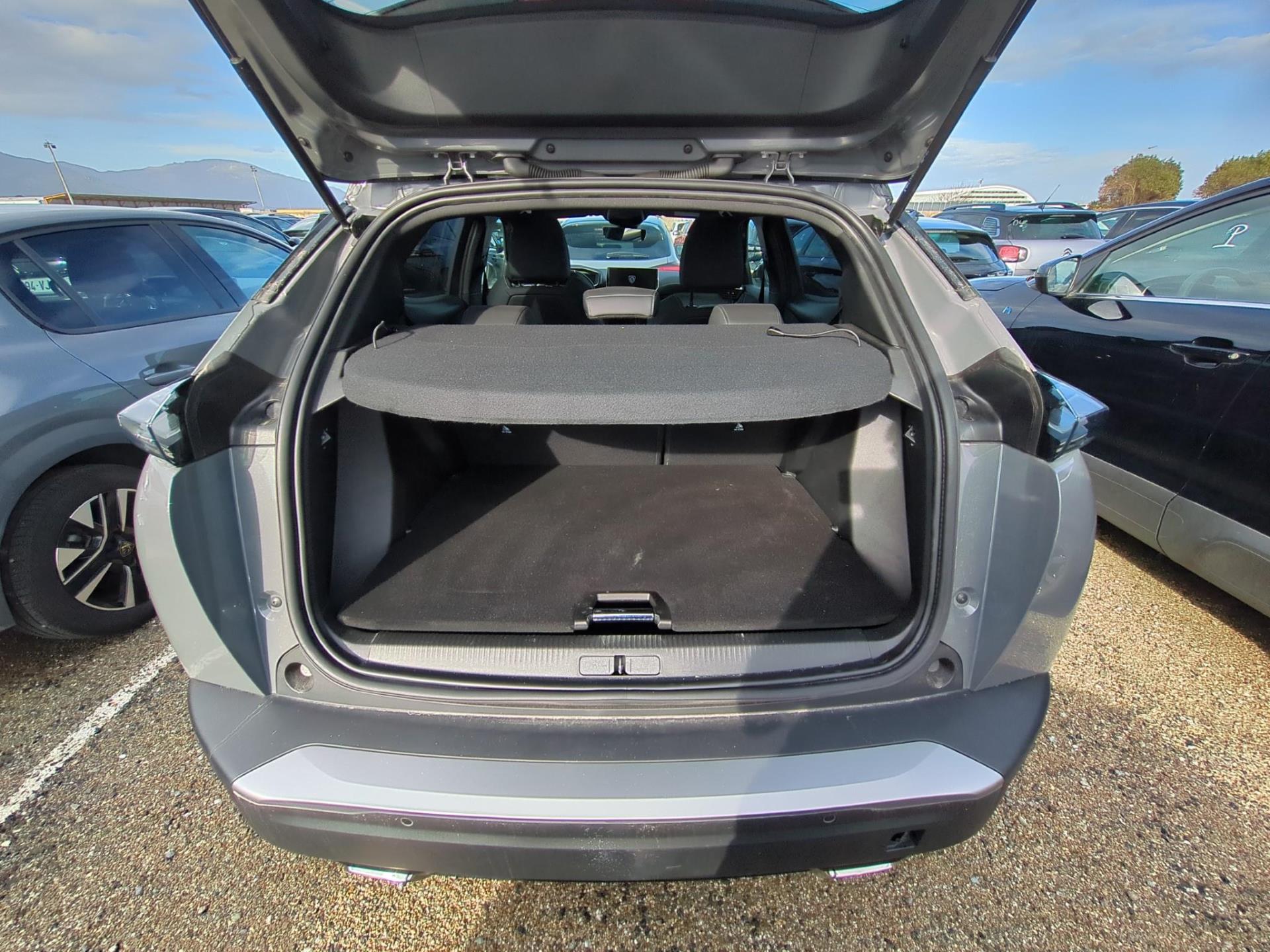 Peugeot 2008 Hybrid 136 e-DCS6 GT 2024