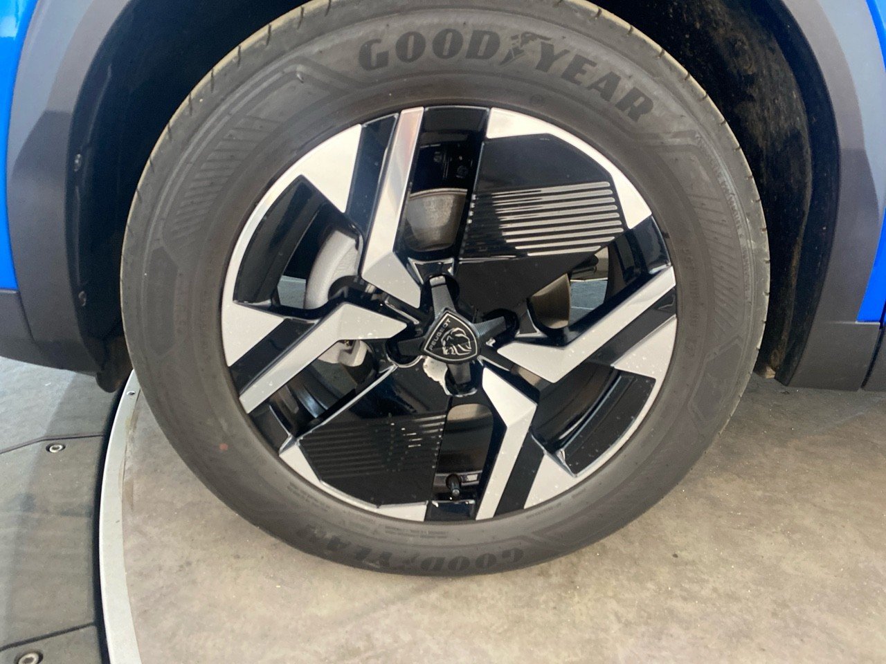 Peugeot 2008 PureTech 130 S&S EAT8 Allure 2024