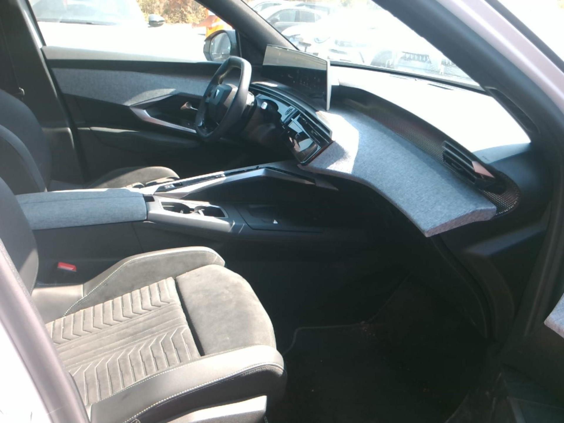 Peugeot 3008 Hybrid 145 e-DCS6 GT 2025