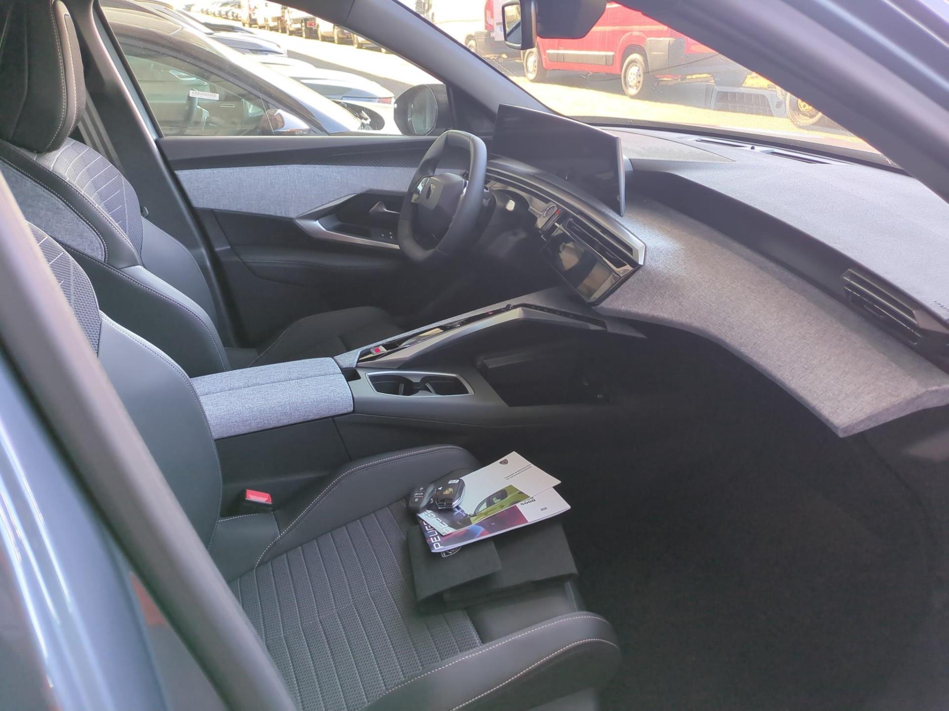 Peugeot 3008 Hybrid 136 e-DCS6 Allure 2024