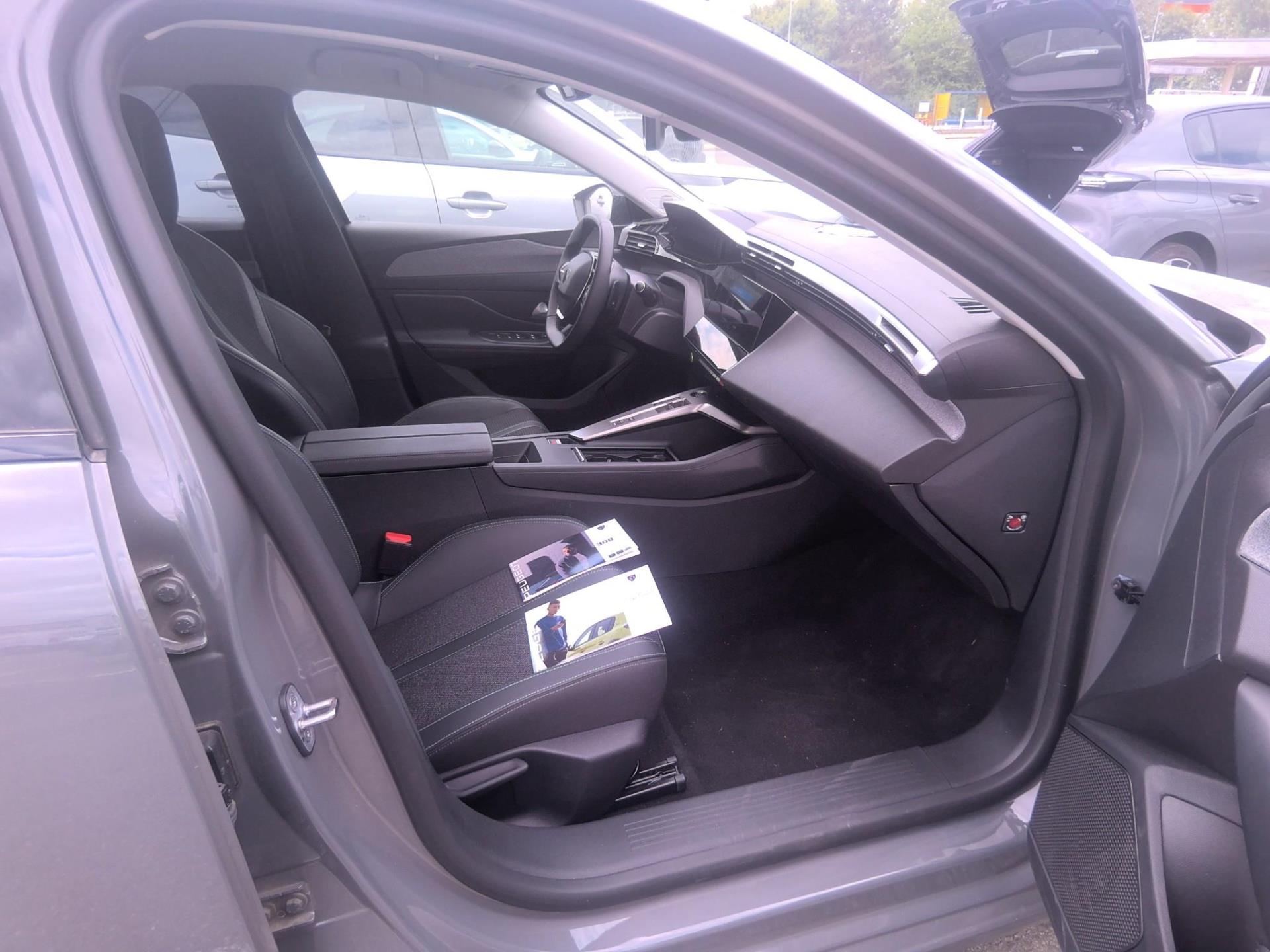 Peugeot 308 SW Hybrid 145 e-DCS6 Allure 2025