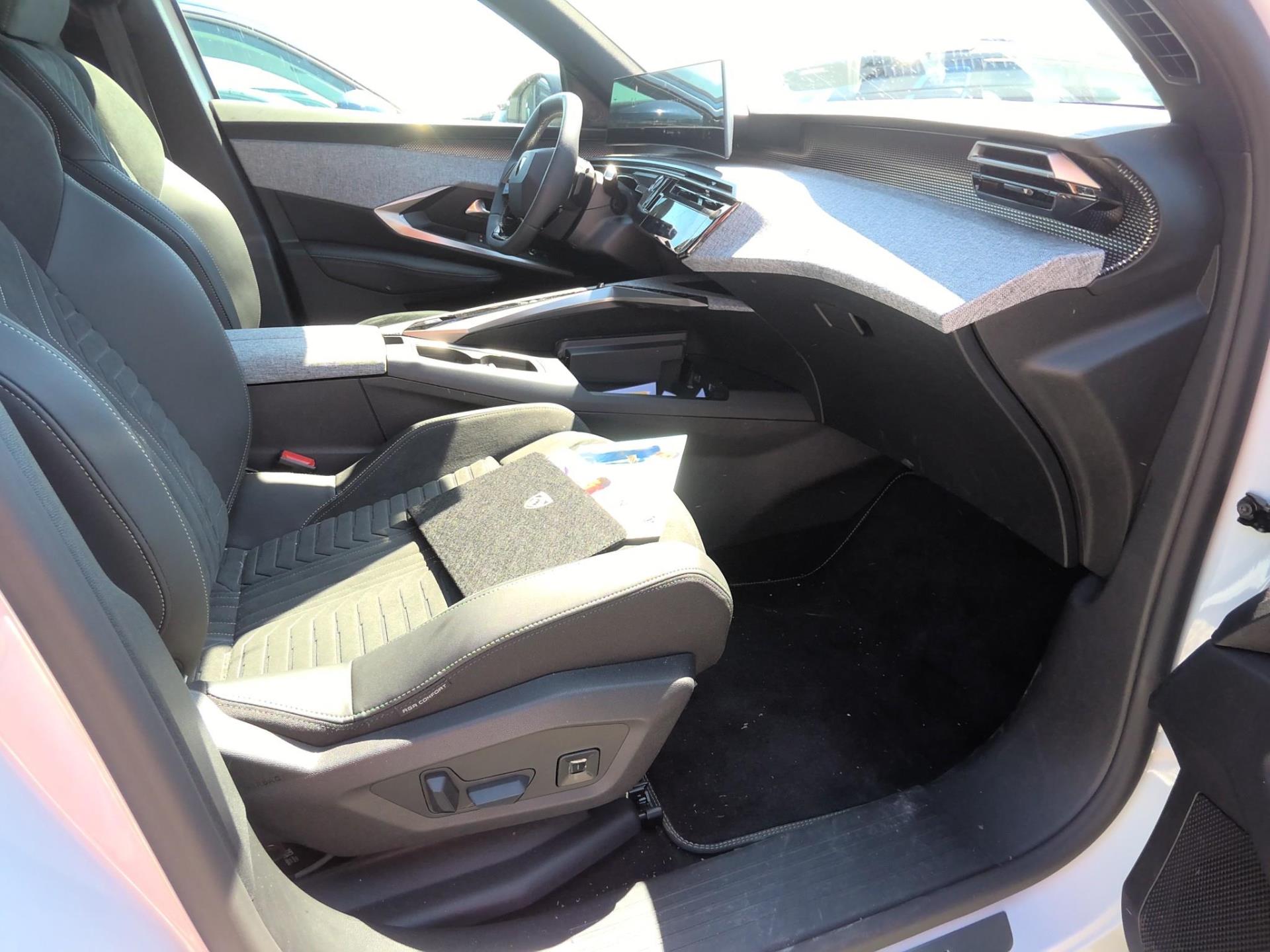 Peugeot 3008 Hybrid 145 e-DCS6 GT 2025