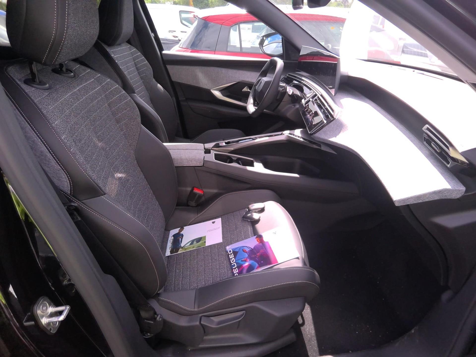 Peugeot 3008 Hybrid 136 e-DCS6 Allure 2025