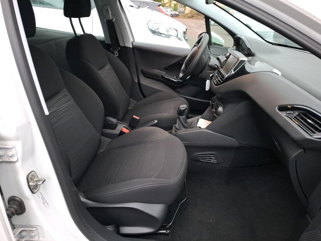Peugeot 208 AFFAIRE PURETECH 82 S&S BVM5 PREMIUM PACK 2018
