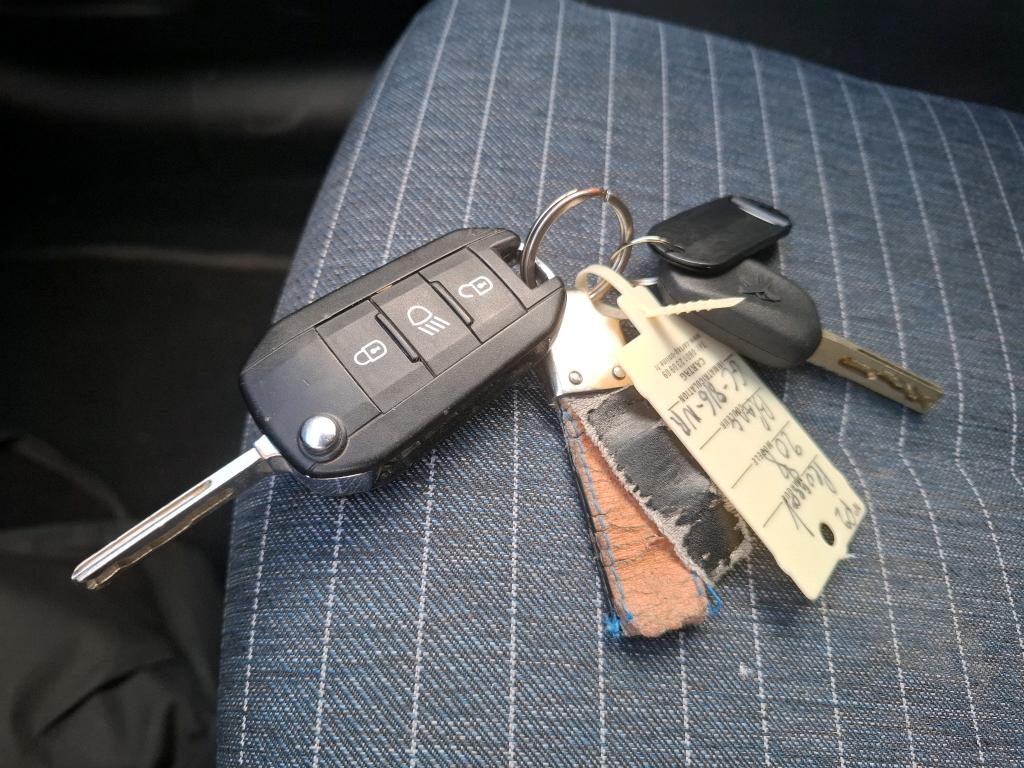 Peugeot 208 BLUEHDI 100 S&S BVM6 PREMIUM PACK 2021