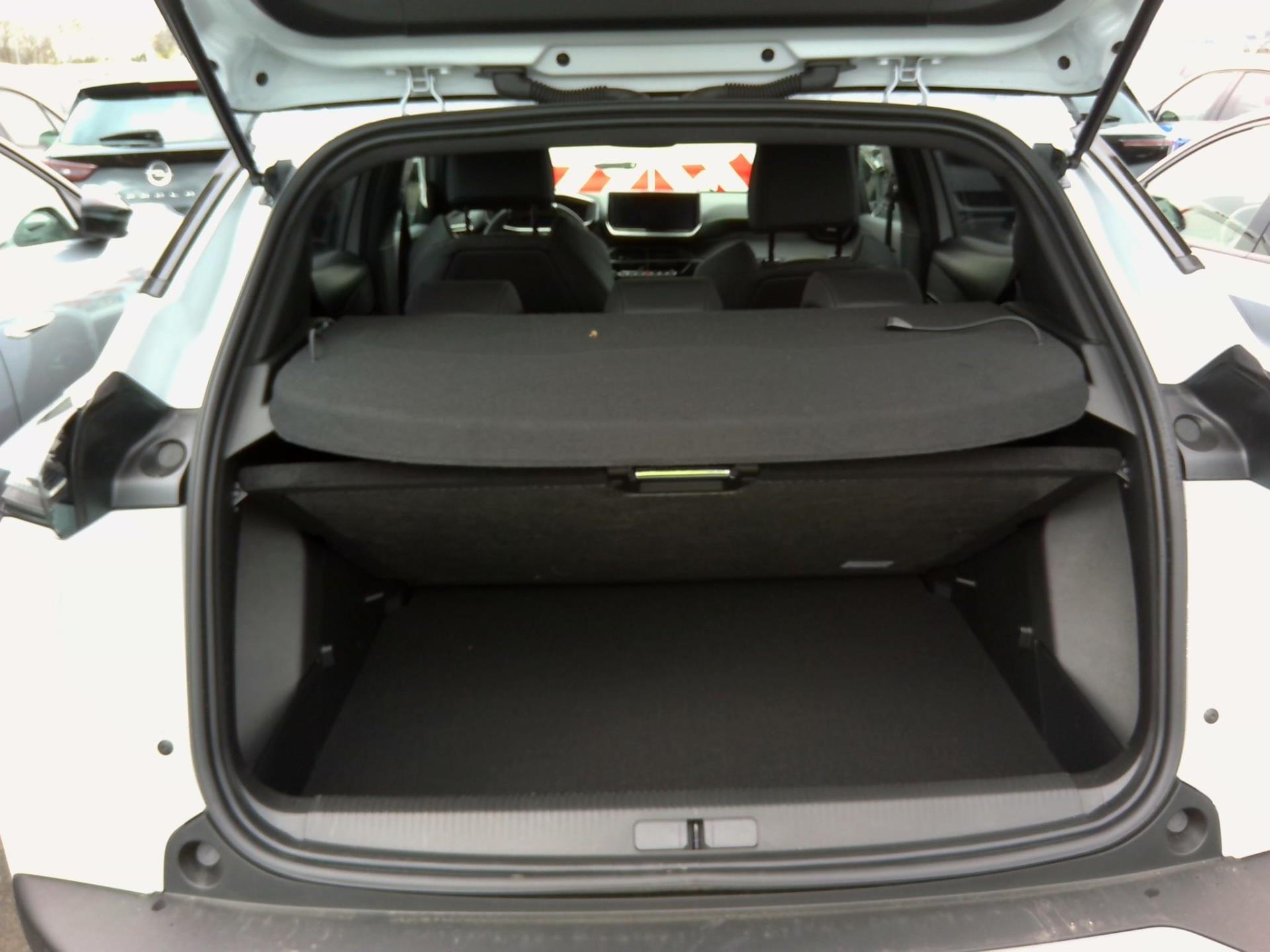 Peugeot 2008 Hybrid 136 e-DCS6 GT 2025